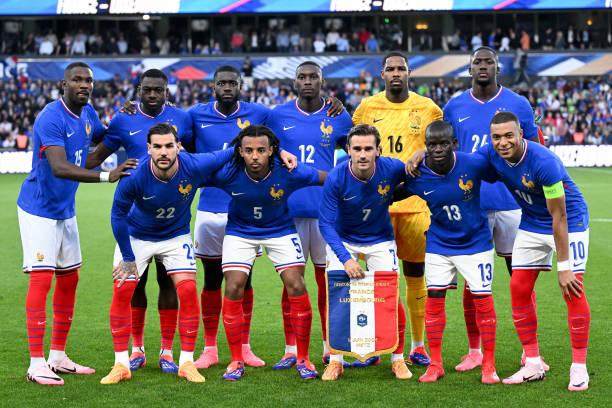 开云体育下载网页版-姆巴佩牛刀杀鸡追格子，坎特回归惊喜连连